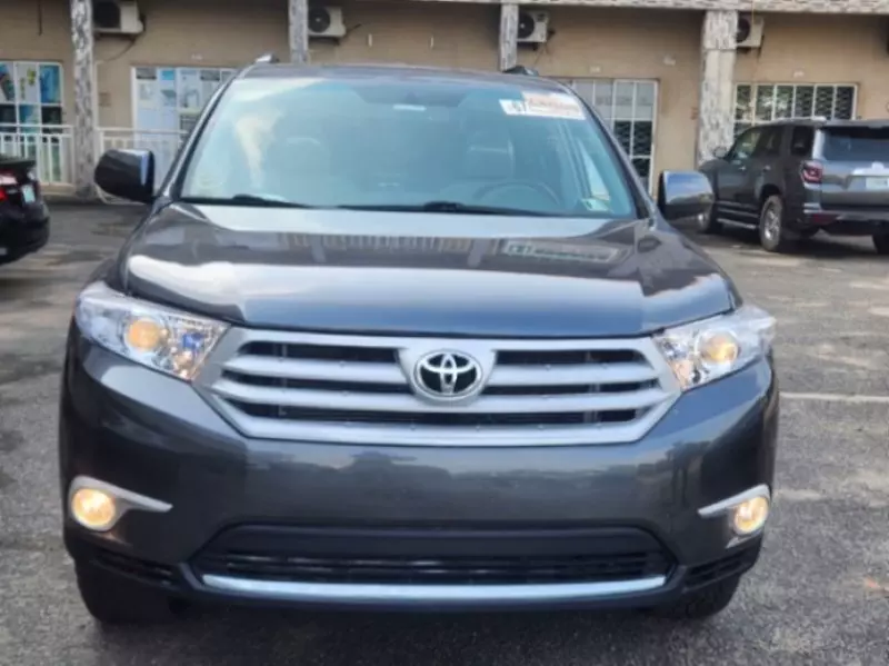 Toyota Highlander   - 2012