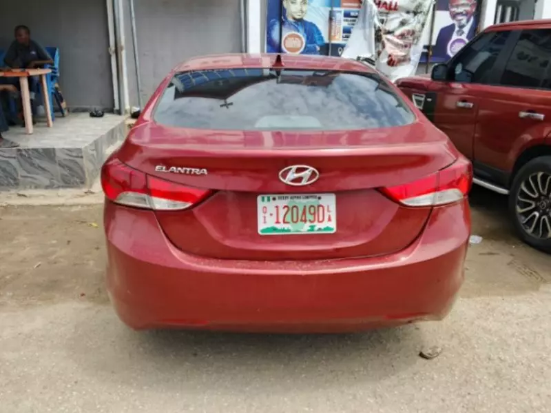 Hyundai Elantra   - 2013