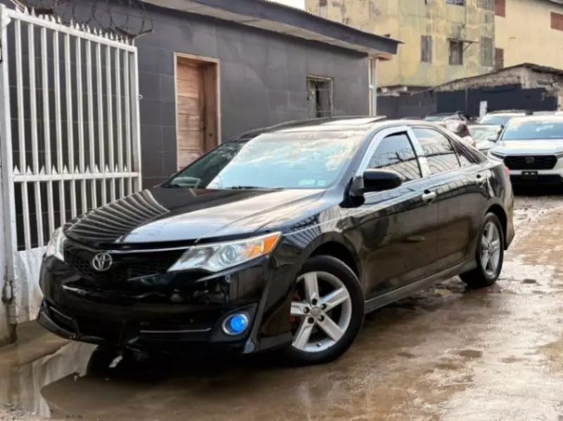 Toyota Camry   - 2012
