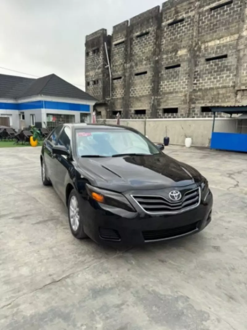 Toyota Camry - 2011