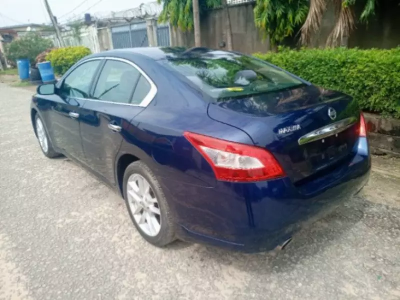 Nissan Maxima   - 2011