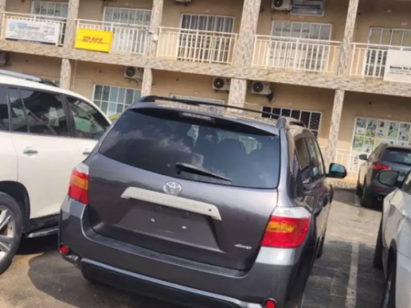 Toyota Highlander   - 2010