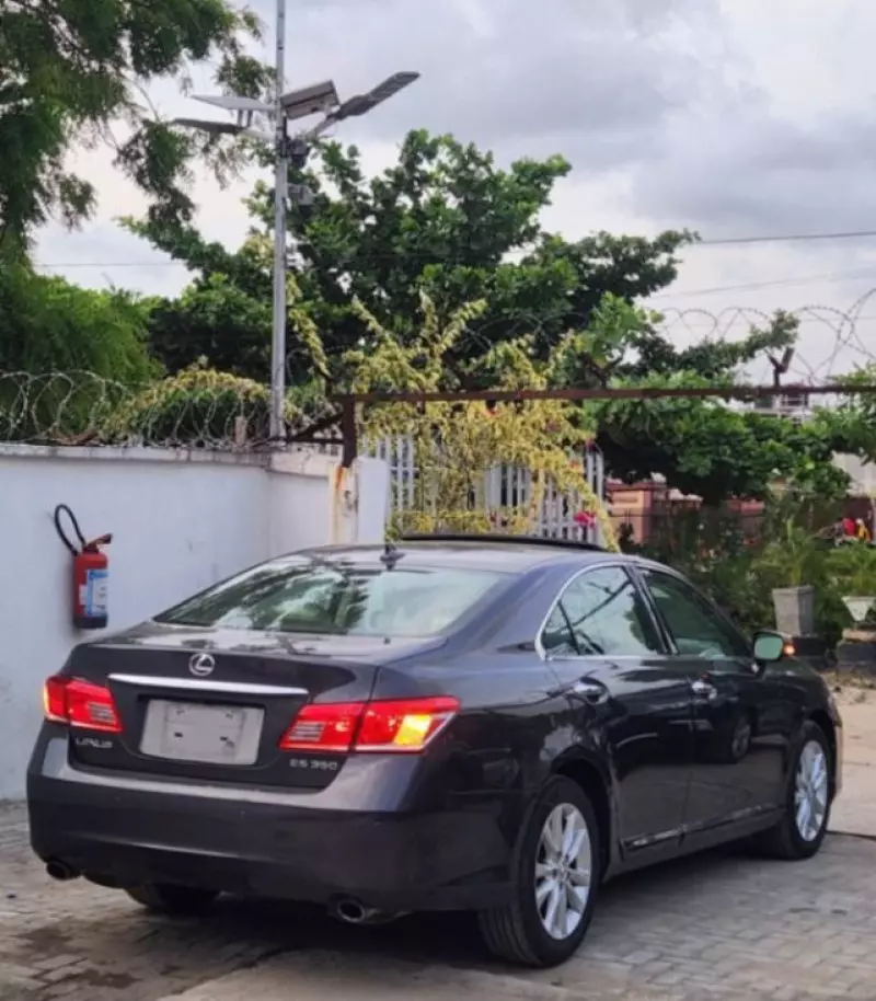 Lexus ES   - 2010