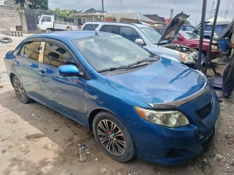 TOYOTA Corolla   - 2010
