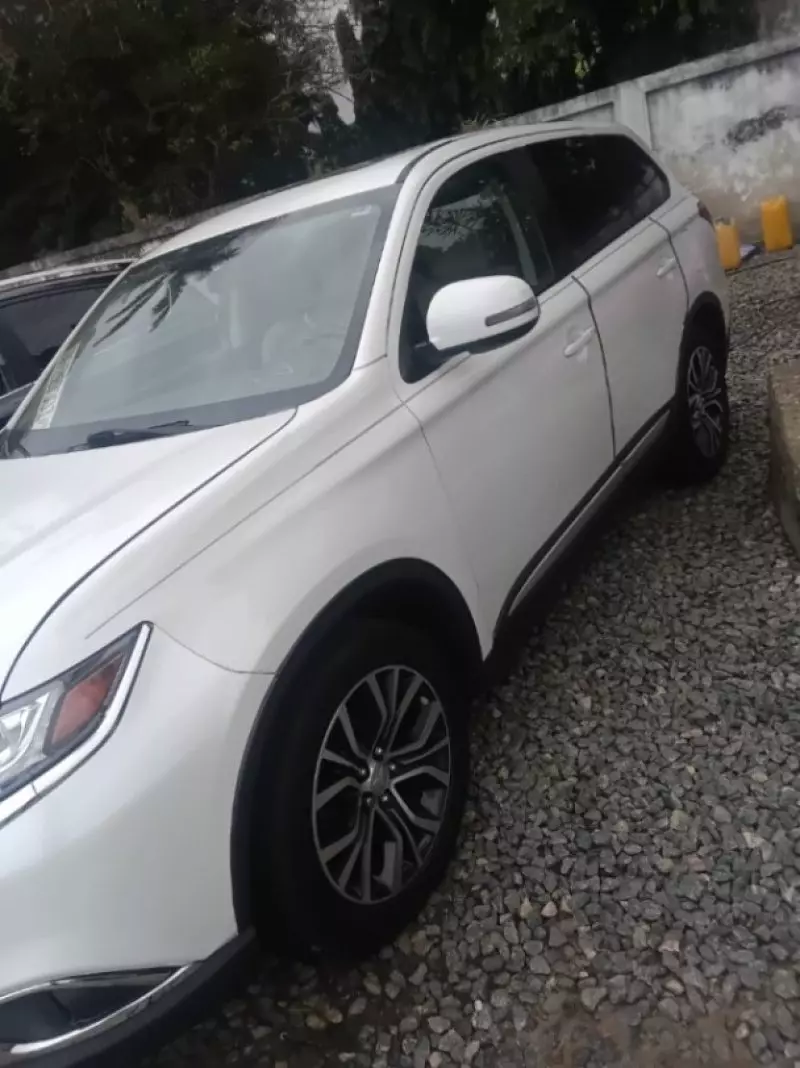 Mitsubishi Outlander hybrid    - 2017