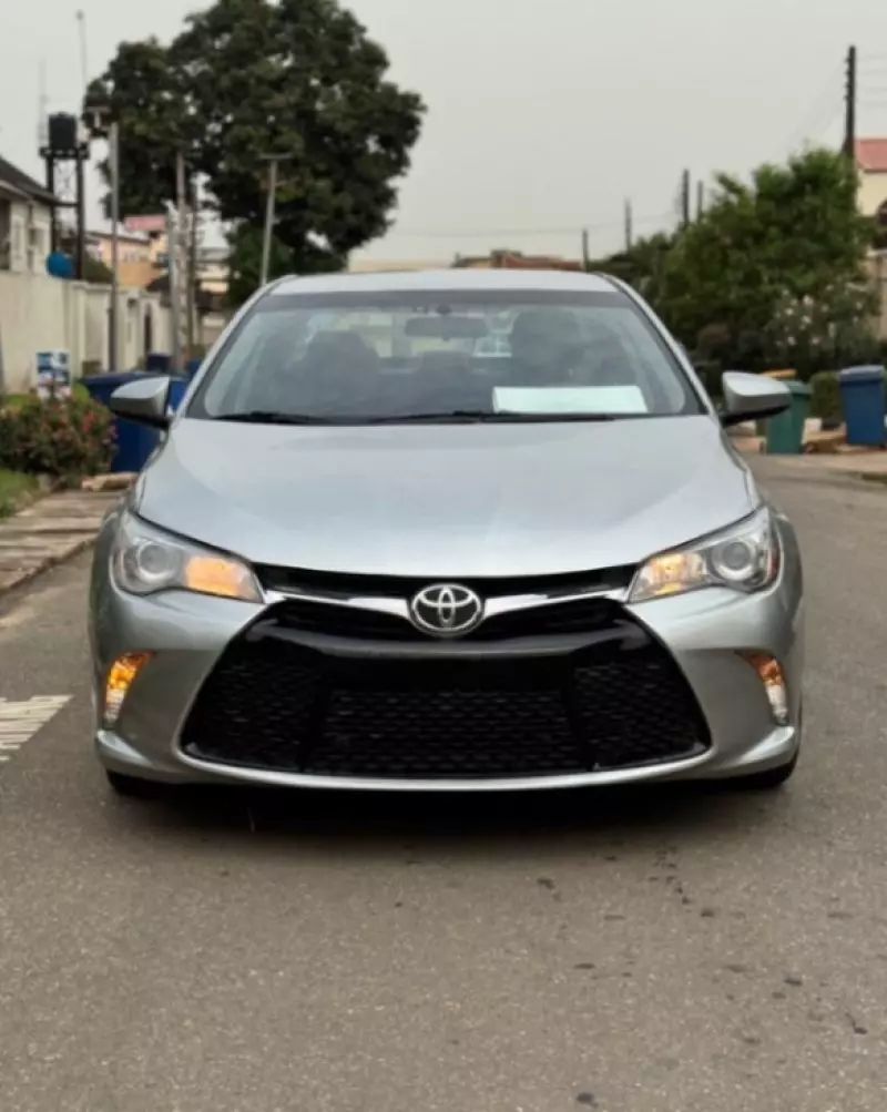 Toyota Camry   - 2016