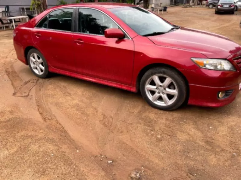 Toyota Camry   - 2010