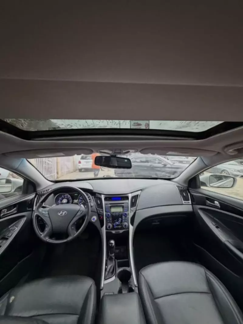 Hyundai Sonata - 2012