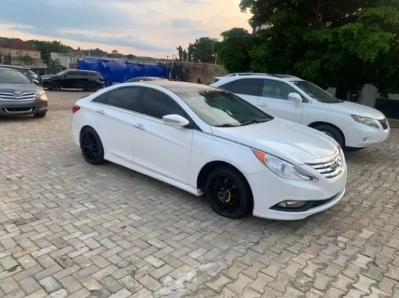 Hyundai Sonata   - 2014