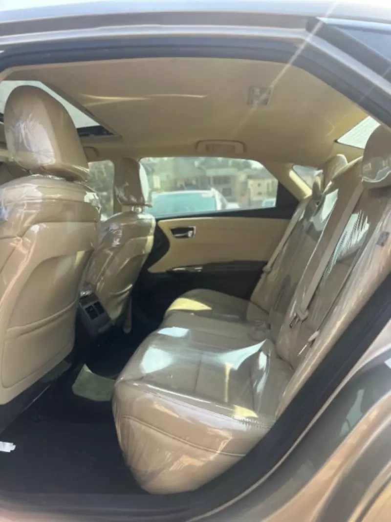 Toyota Avalon   - 2013