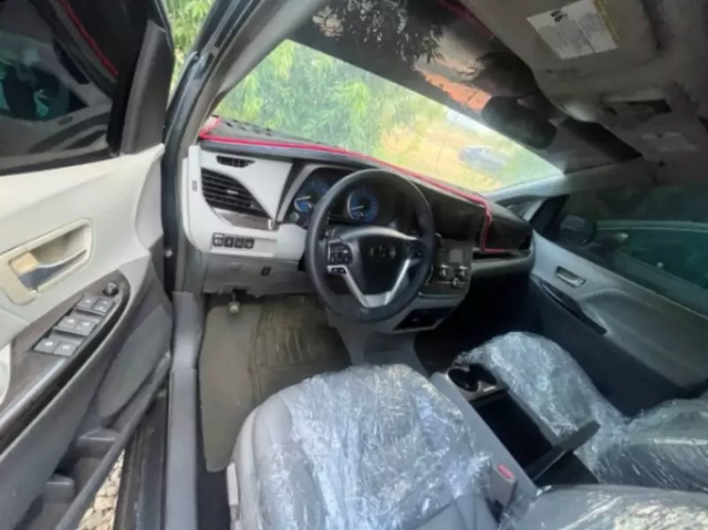 TOYOTA Sienna   - 2015