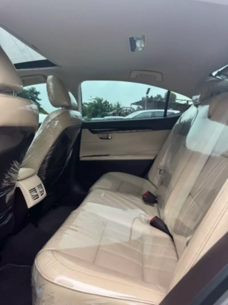 Lexus ES   - 2016