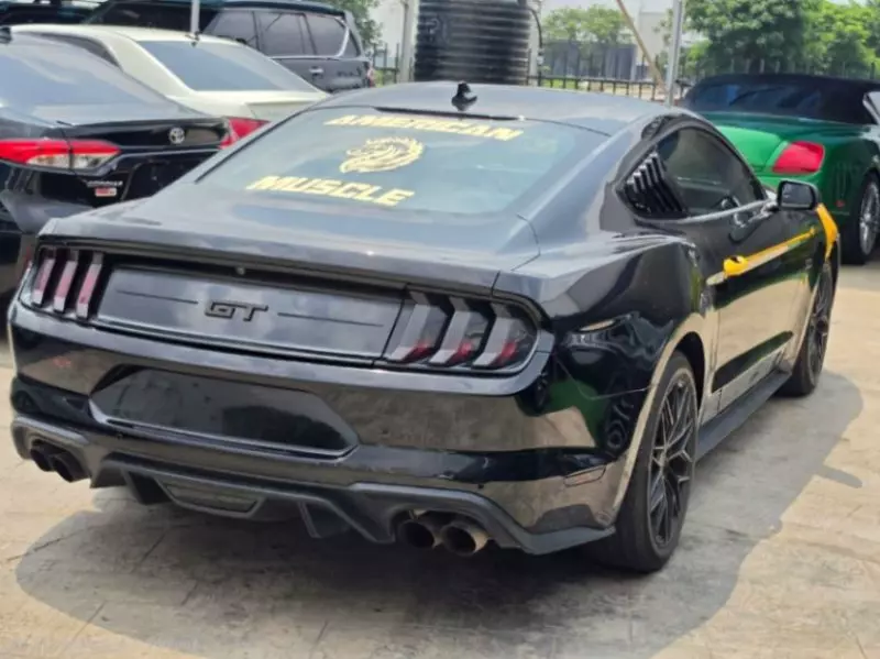 Ford Mustang   - 2022