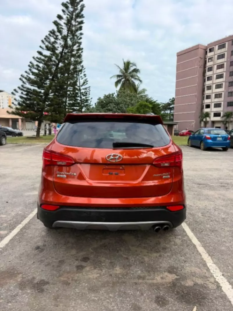 Hyundai Santa FE   - 2015