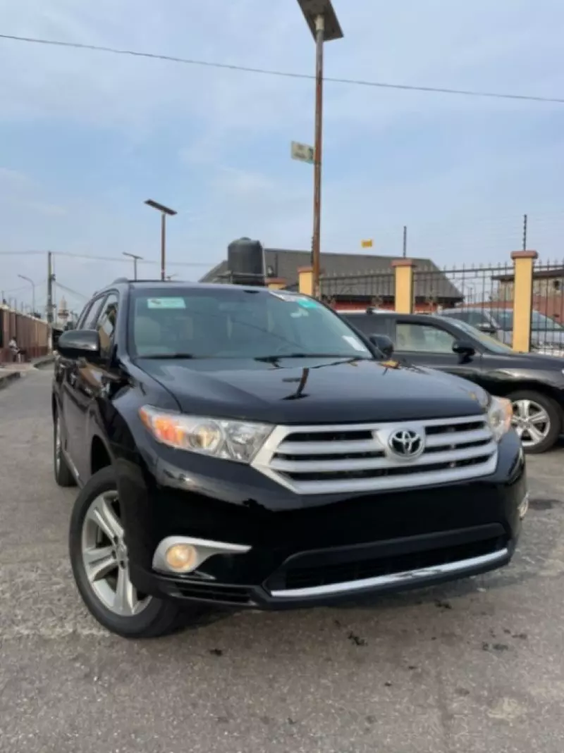 Toyota Highlander   - 2011