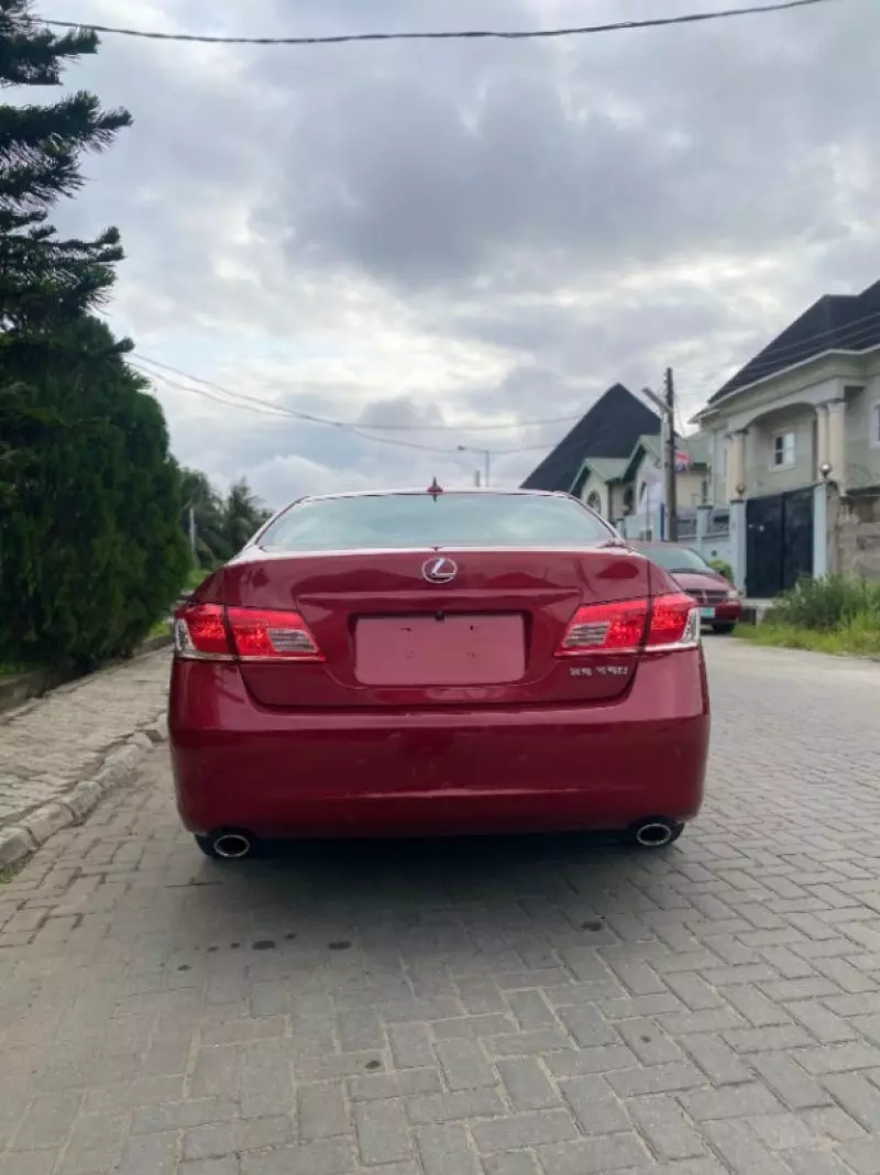 Lexus ES 350   - 2010