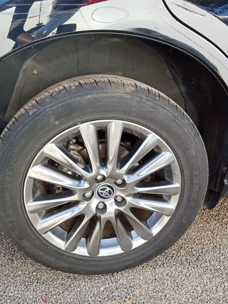 Toyota Harrier   - 2019
