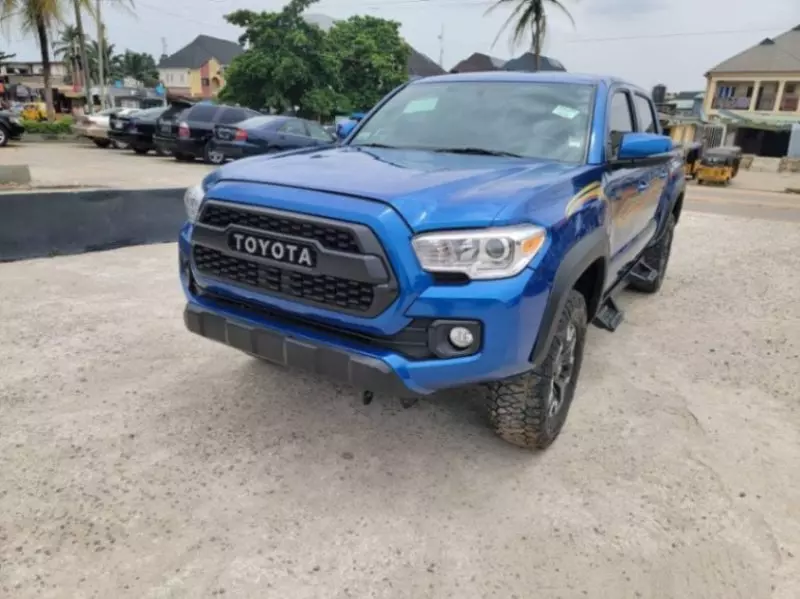 Toyota Tacoma   - 2017