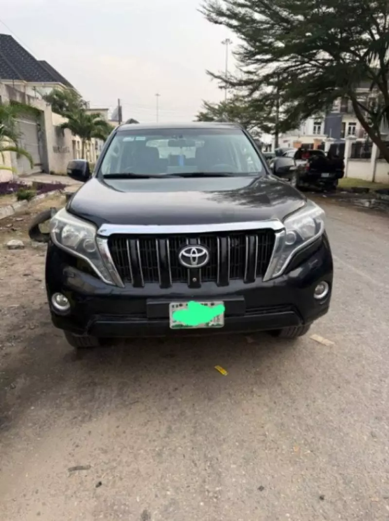 Toyota Land Cruiser   - 2011
