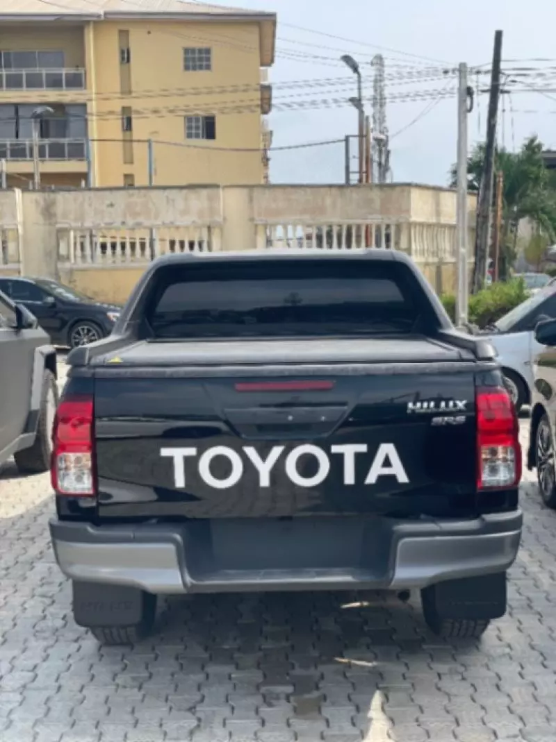 Toyota Hilux   - 2025