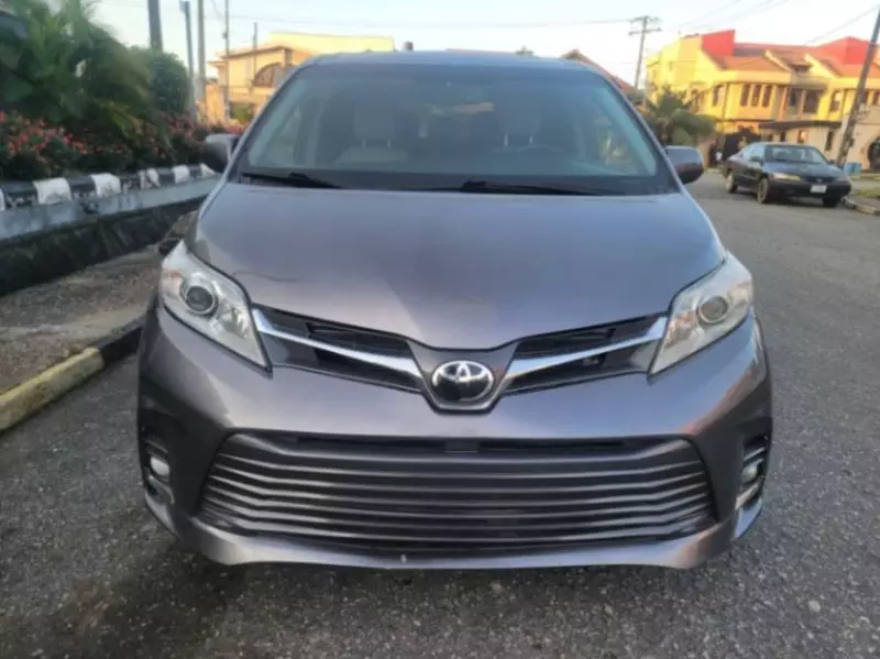 TOYOTA Sienna   - 2017