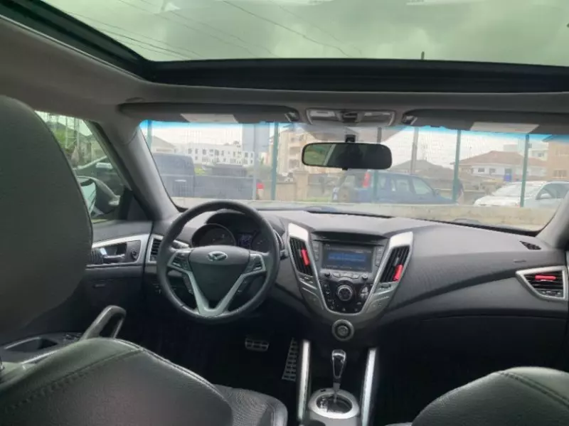 Hyundai Veloster   - 2013
