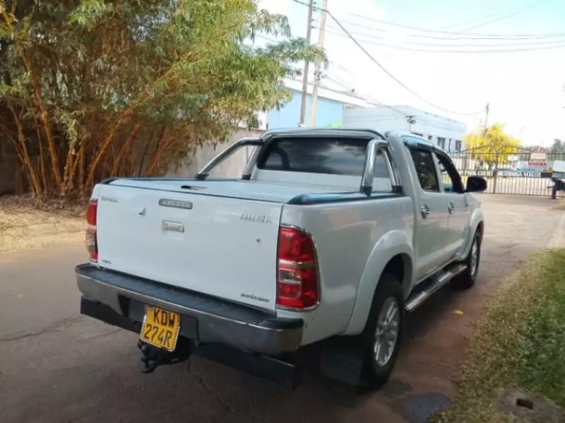 Toyota Hilux   - 2014