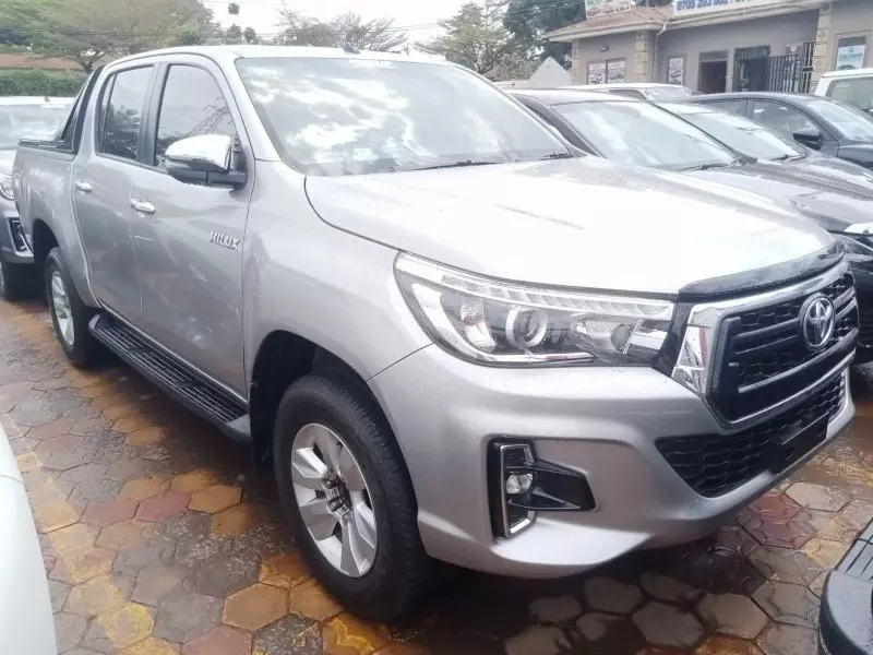 Toyota Hilux   - 2018