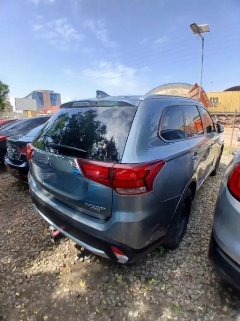 Mitsubishi OUTLANDER - 2018