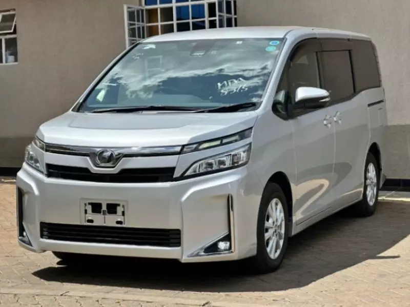 Toyota Voxy    - 2018