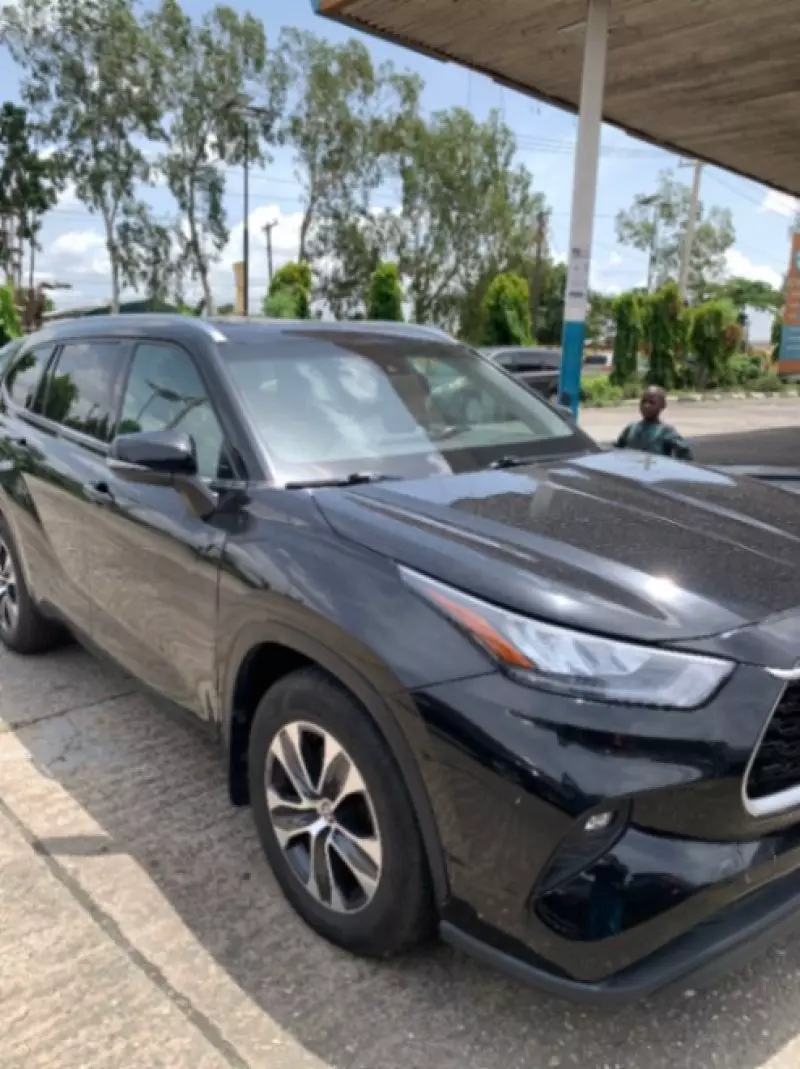 Toyota Highlander   - 2020