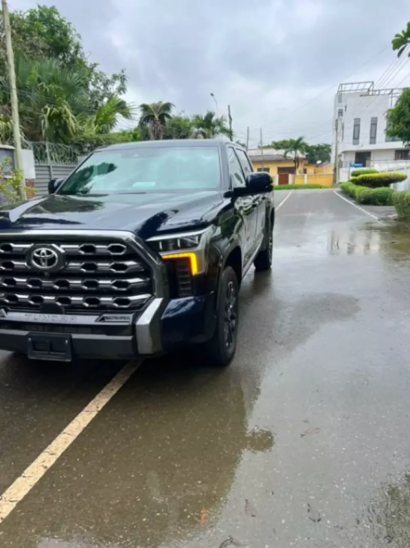 TOYOTA Tundra   - 2023