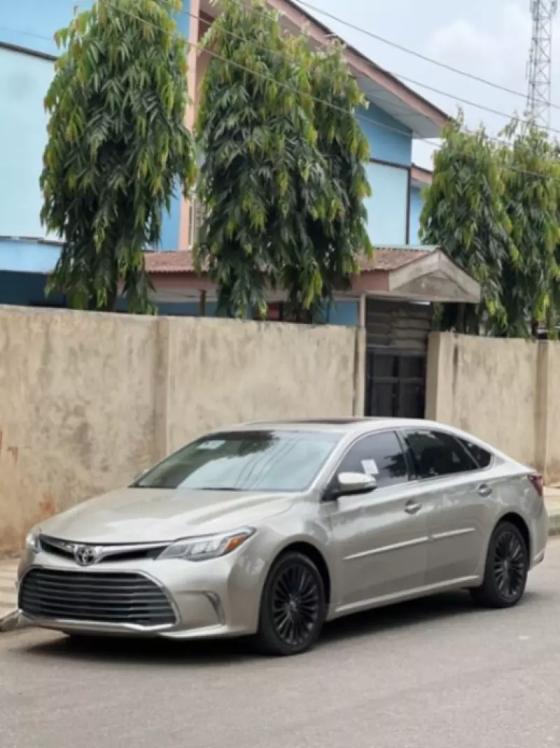 Toyota Avalon   - 2016