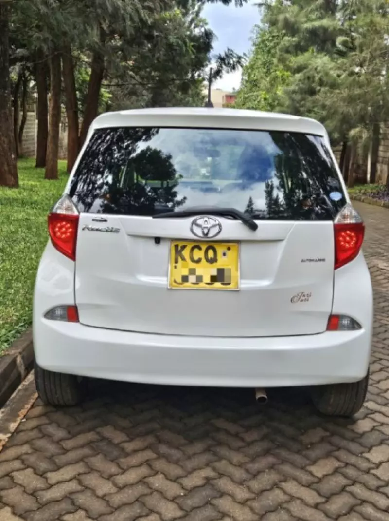 Toyota Ractis   - 2011