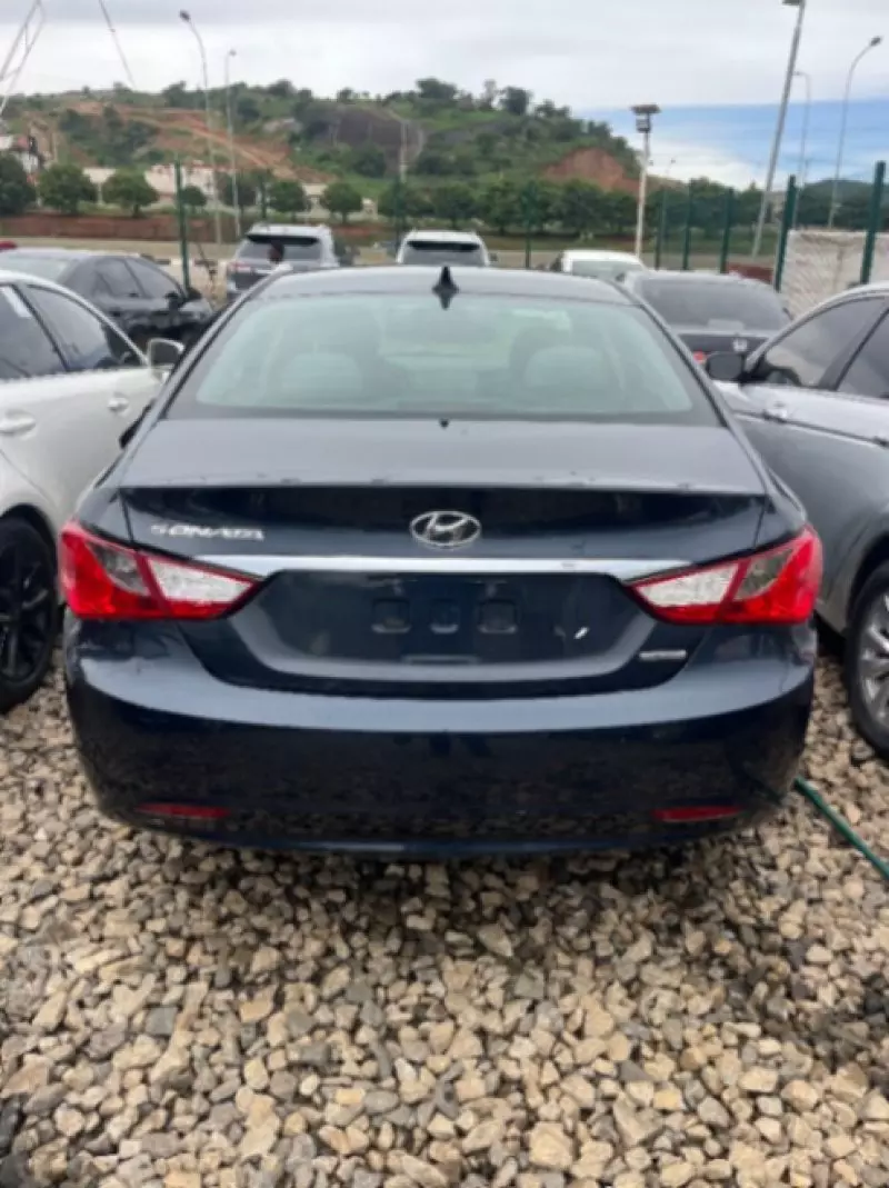 Hyundai Sonata   - 2011