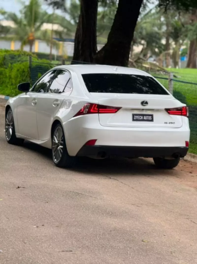 Lexus IS   - 2014