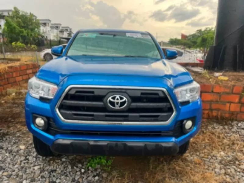 TOYOTA Tacoma   - 2017