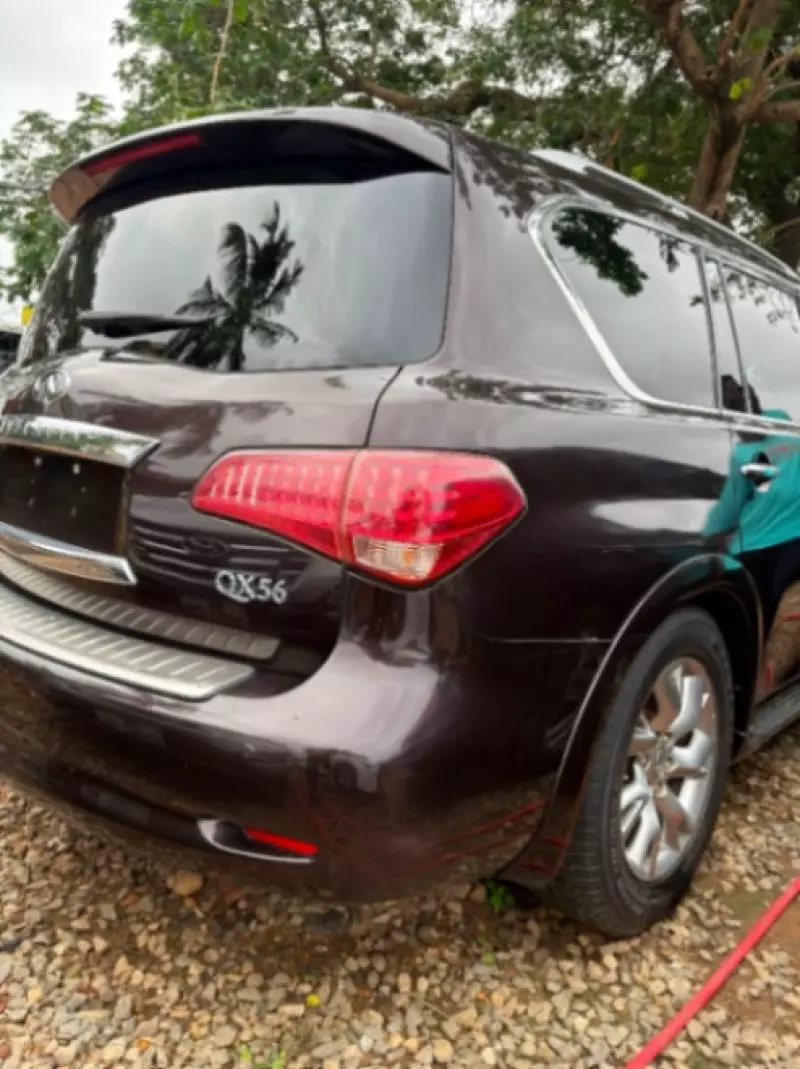 Infiniti QX56   - 2012