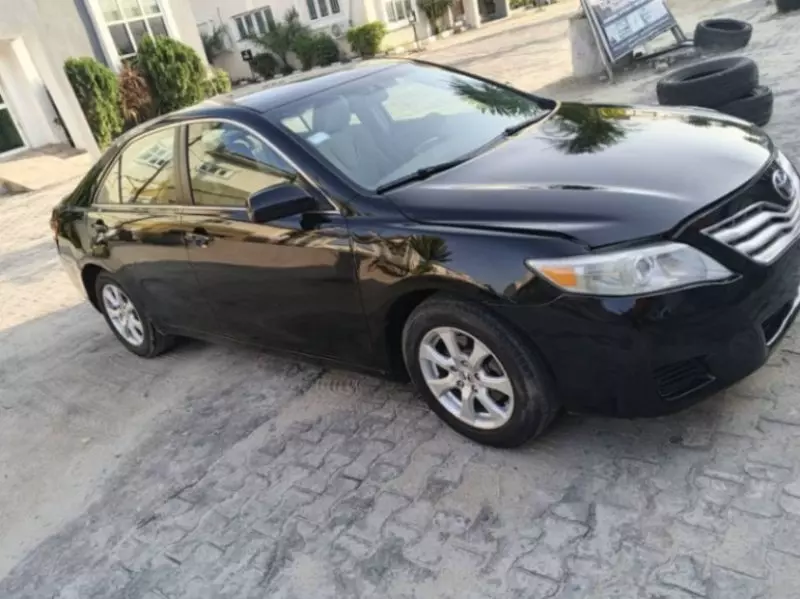 Toyota Camry   - 2010