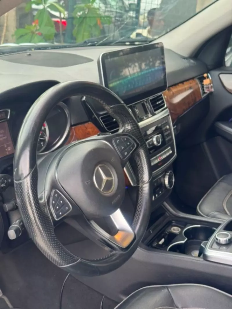 Mercedes-Benz ML-Class   - 2012