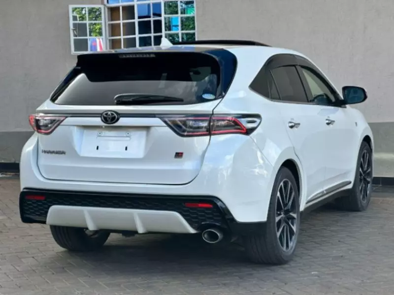 Toyota Harrier   - 2018