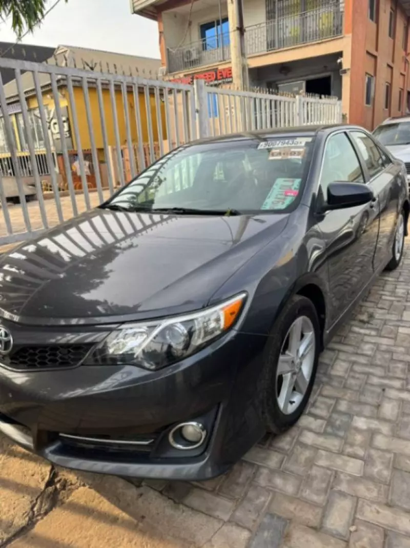 Toyota Camry   - 2012