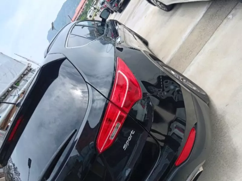 Hyundai Santa Fe   - 2016