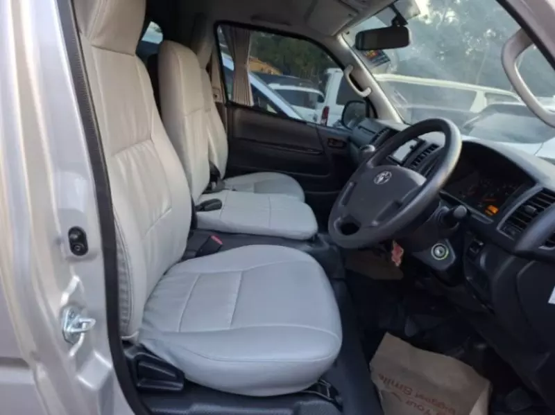 Toyota Hiace   - 2018