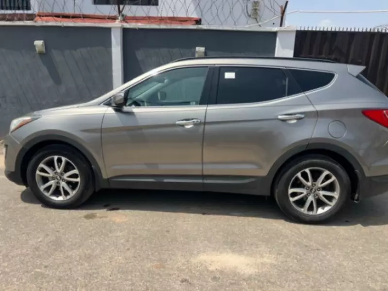 Hyundai Santa Fe   - 2014