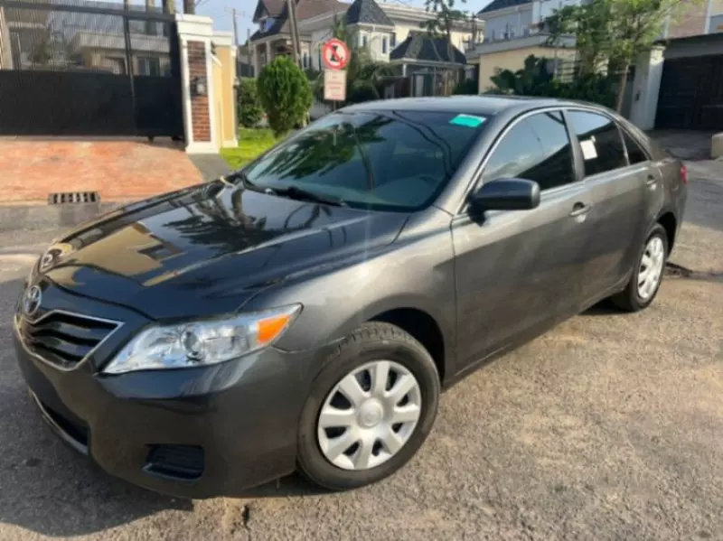 Toyota Camry   - 2011