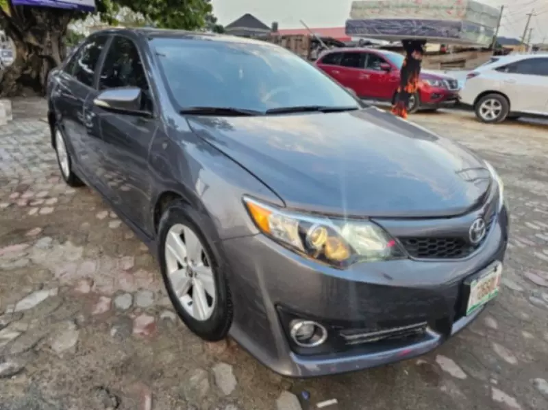 Toyota Camry   - 2012