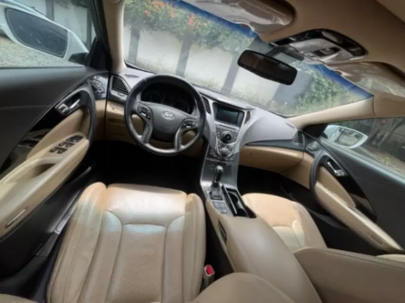 Hyundai Azera   - 2012
