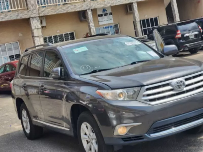 Toyota Highlander   - 2013