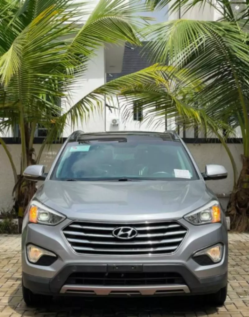 Hyundai Santa Fe   - 2015